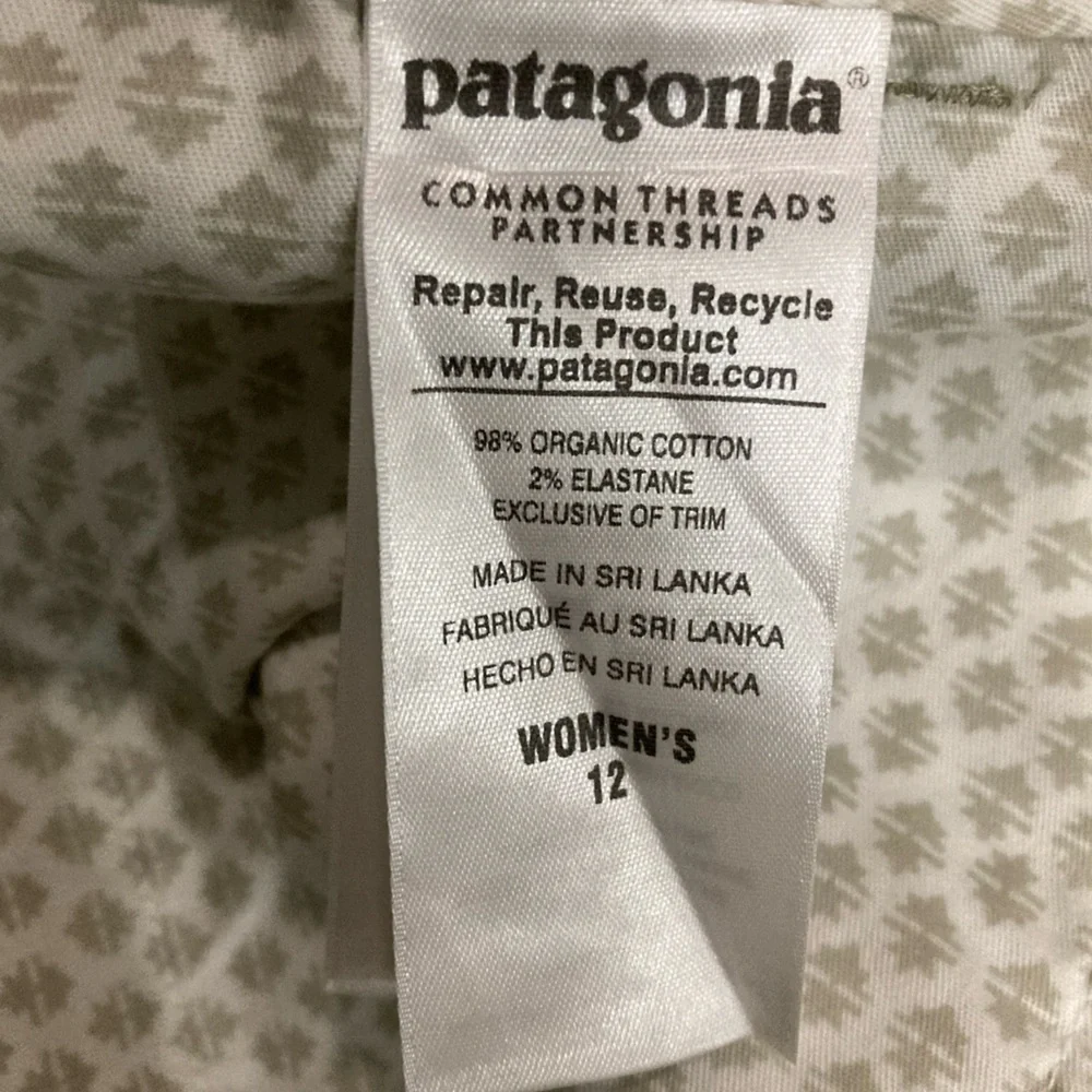 Patagonia Women’s Size 12 Cream‎ Khaki Pants